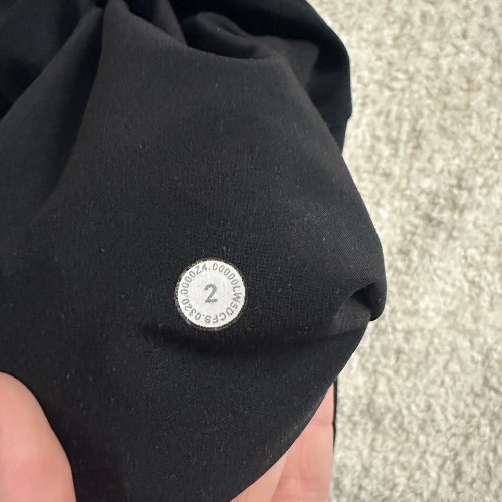 Lululemon keep moving pants size 2 - Picture 5 of 5